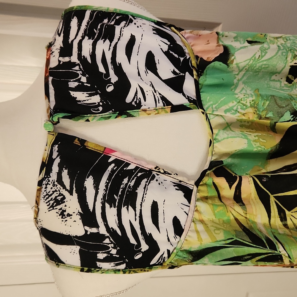 Spense, Women's Top,  Excellent condition,  Size Small,  Green,  black design - Picture 5 of 9
